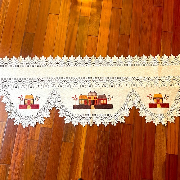 Table Runner - Picture 1 of 3